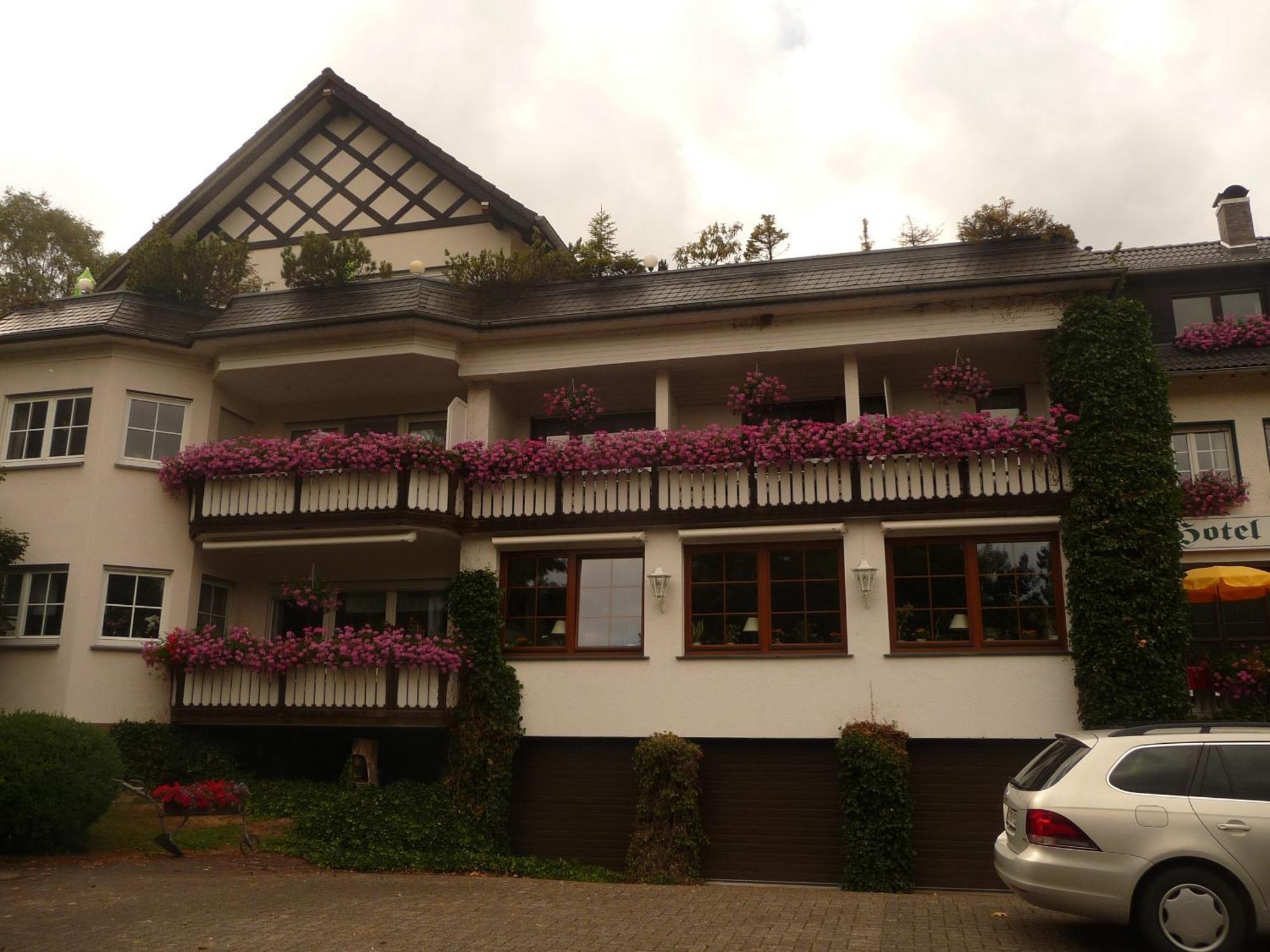 Hotel "Woiler Hof" Garni 에슬로헤 외부 사진